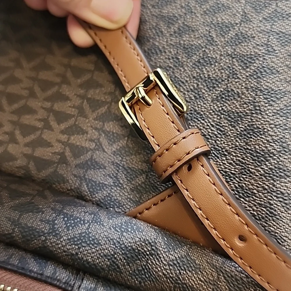 MICHAEL KORS LARGE BACK PACK.